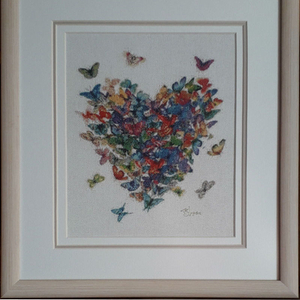 Картина «Сердце из бабочек», ручная работа,  вышивка.