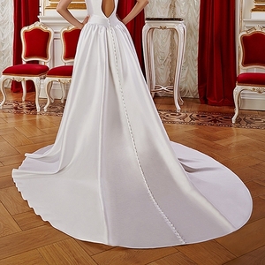 Свадебное платье со шлейфом коллекция 2016