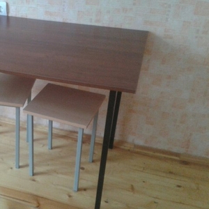 Стол обеденный и табурет в Бобруйске