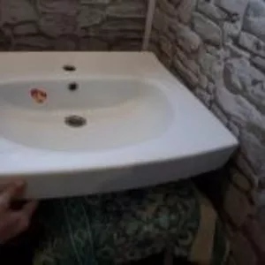 Продать не дорого раковину в ванную комнату для установки над не  высо
