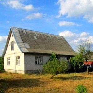 Дом  в  центре города  у реки  