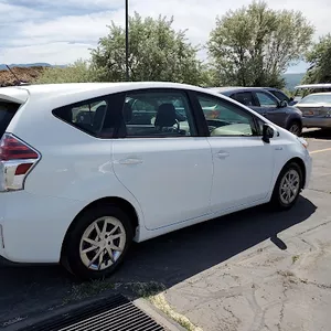 Toyota,  Prius V Three (Natl),  2017