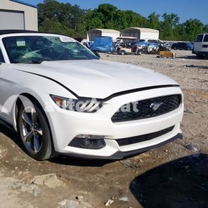 Ford Mustang белый 2017