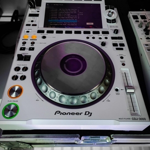 Pioneer DDJ-1000 Controller  ,   Pioneer CDJ-3000 DJ Multi Player