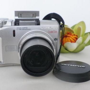 Цифровой фотоаппарат CAMEDIA C-750 Ultra Zoom /в идеальном состоянии