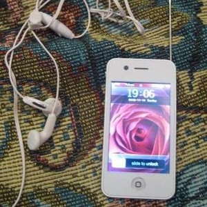 Продам Мобильный телефон iPhone 4G (W99)