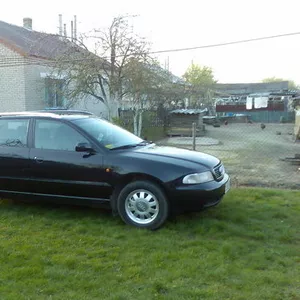 Audi A4,  черного цвета,  универсал, 1.8 бензин,  1998 г.в.