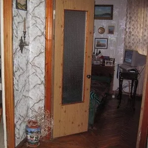 Продам 3-х комнатную квартиру в 3-х этажном кирпичном доме 
