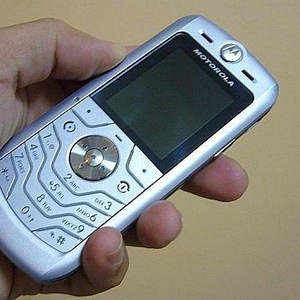 Motorola L6,  фото-видео камера,  блютуз,  12 Мб памяти,  коробка,  докумен