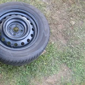 резина maxxis m+s немного б.у. 195/60/R15