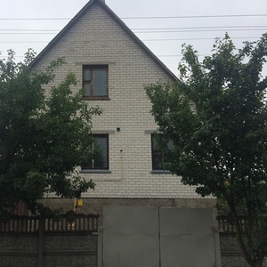 Продается 2-этажный кирпичный жилой дом в г. Пинске 
